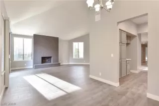 Photo #6: 2126982 Listing