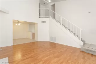 Photo #3: 2126991 Listing