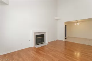 Photo #6: 2126991 Listing