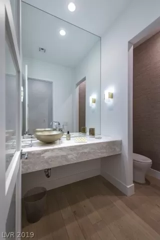 Photo #6: 2127001 Listing