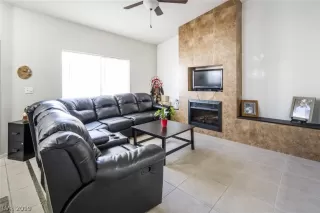 Photo #2: 2127047 Listing