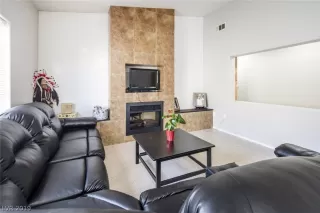 Photo #3: 2127047 Listing