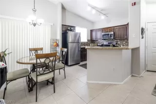 Photo #5: 2127047 Listing