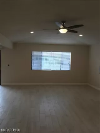 Photo #3: 2127112 Listing