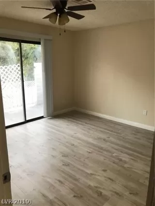 Photo #4: 2127112 Listing