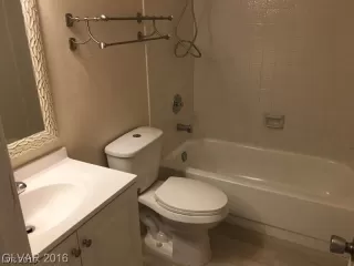 Photo #5: 2127112 Listing