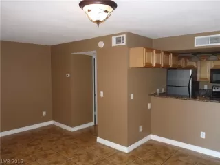 Photo #4: 2127131 Listing 