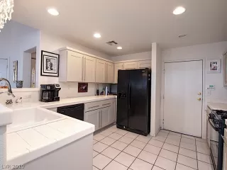 Photo #4: 2127168 Listing