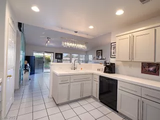 Photo #5: 2127168 Listing