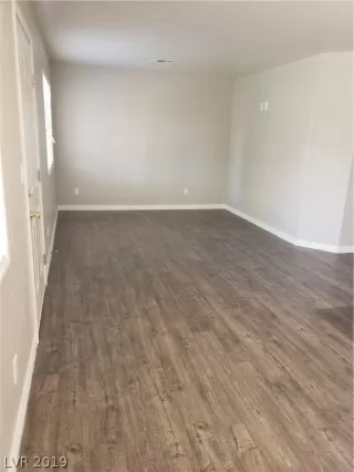 Photo #5: 2127202 Listing 