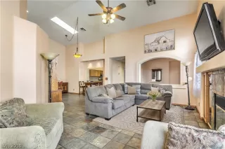 Photo #2: 2127252 Listing 