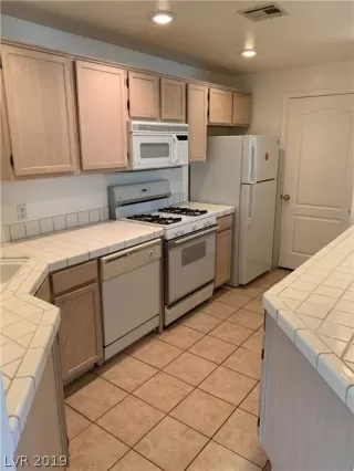 Photo #4: 2127325 Listing 