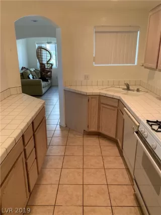 Photo #5: 2127325 Listing 