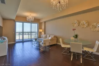 Photo #5: 2127333 Listing