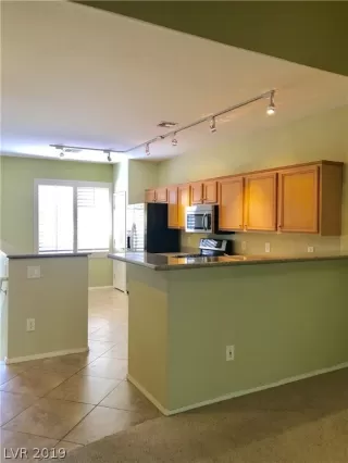 Photo #5: 2127362 Listing 