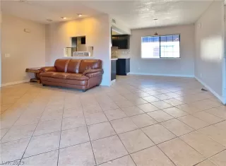 Photo #4: 2127498 Listing