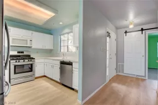 Photo #3: 2127528 Listing