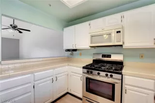 Photo #5: 2127528 Listing