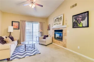 Photo #2: 2127566 Listing