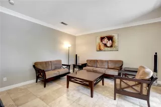 Photo #2: 2127618 Listing