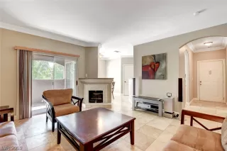 Photo #4: 2127618 Listing