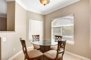 Photo #5: 2127618 Listing