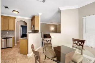 Photo #6: 2127618 Listing