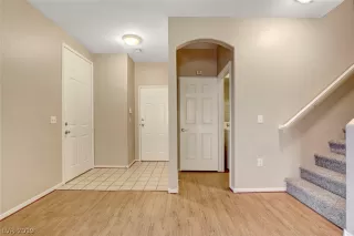 Photo #4: 2127643 Listing 