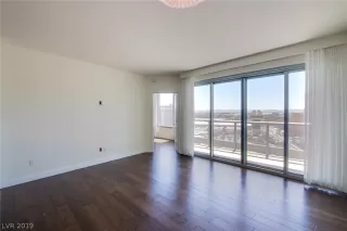 Photo #4: 2127650 Listing