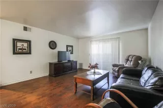 Photo #2: 2127691 Listing