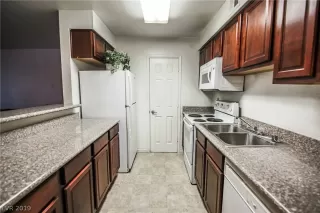 Photo #3: 2127691 Listing