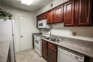 Photo #4: 2127691 Listing