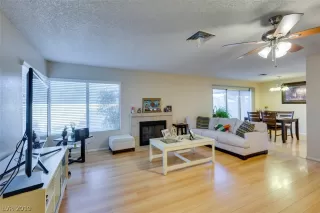 Photo #5: 2127717 Listing