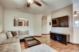 Photo #4: 2127746 Listing