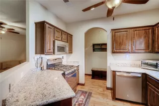 Photo #5: 2127746 Listing