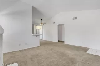 Photo #4: 2127780 Listing