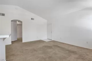 Photo #5: 2127780 Listing