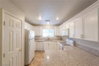 Photo #2: 2127807 Listing