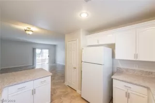 Photo #4: 2127807 Listing