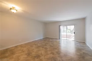 Photo #6: 2127807 Listing