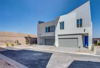 Photo #1: 2127815 Listing