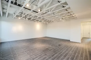 Photo #5: 2127815 Listing