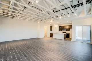 Photo #6: 2127815 Listing