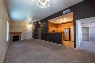 Photo #4: 2127822 Listing