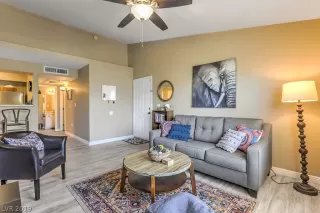 Photo #3: 2127846 Listing