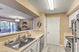 Photo #6: 2127846 Listing