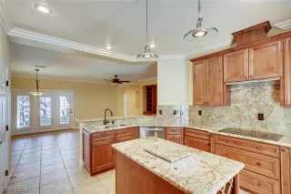 Photo #4: 2127855 Listing