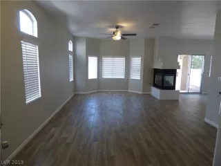 Photo #4: 2127862 Listing 