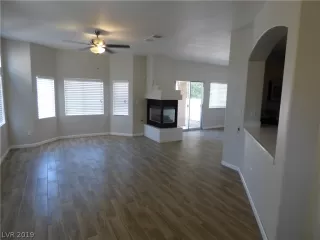 Photo #5: 2127862 Listing 