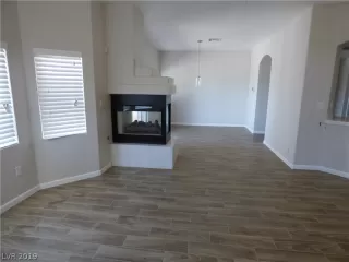 Photo #6: 2127862 Listing 